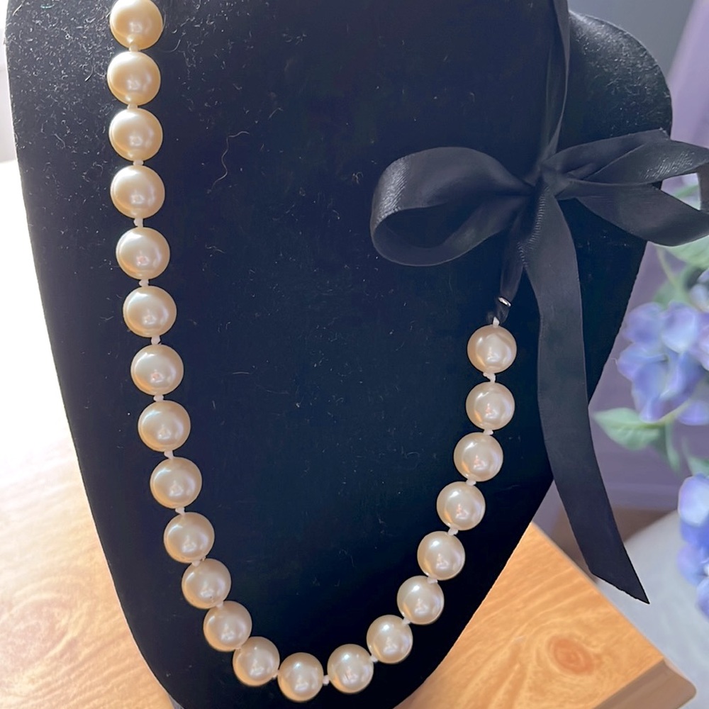Pearl necklace with ribbon tie - Picture 2 of 2